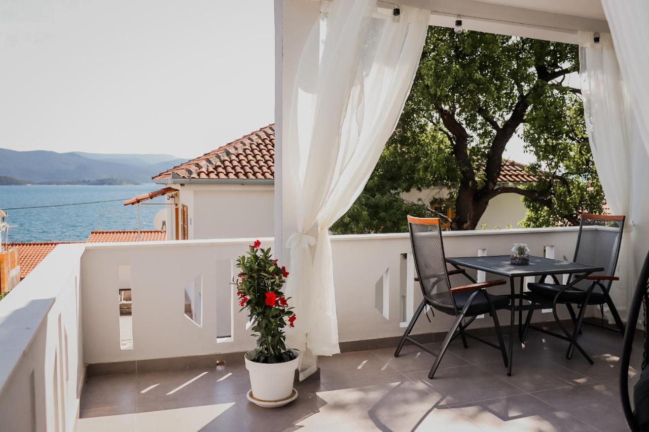 Apartments Morska Vila Komarna Dış mekan fotoğraf