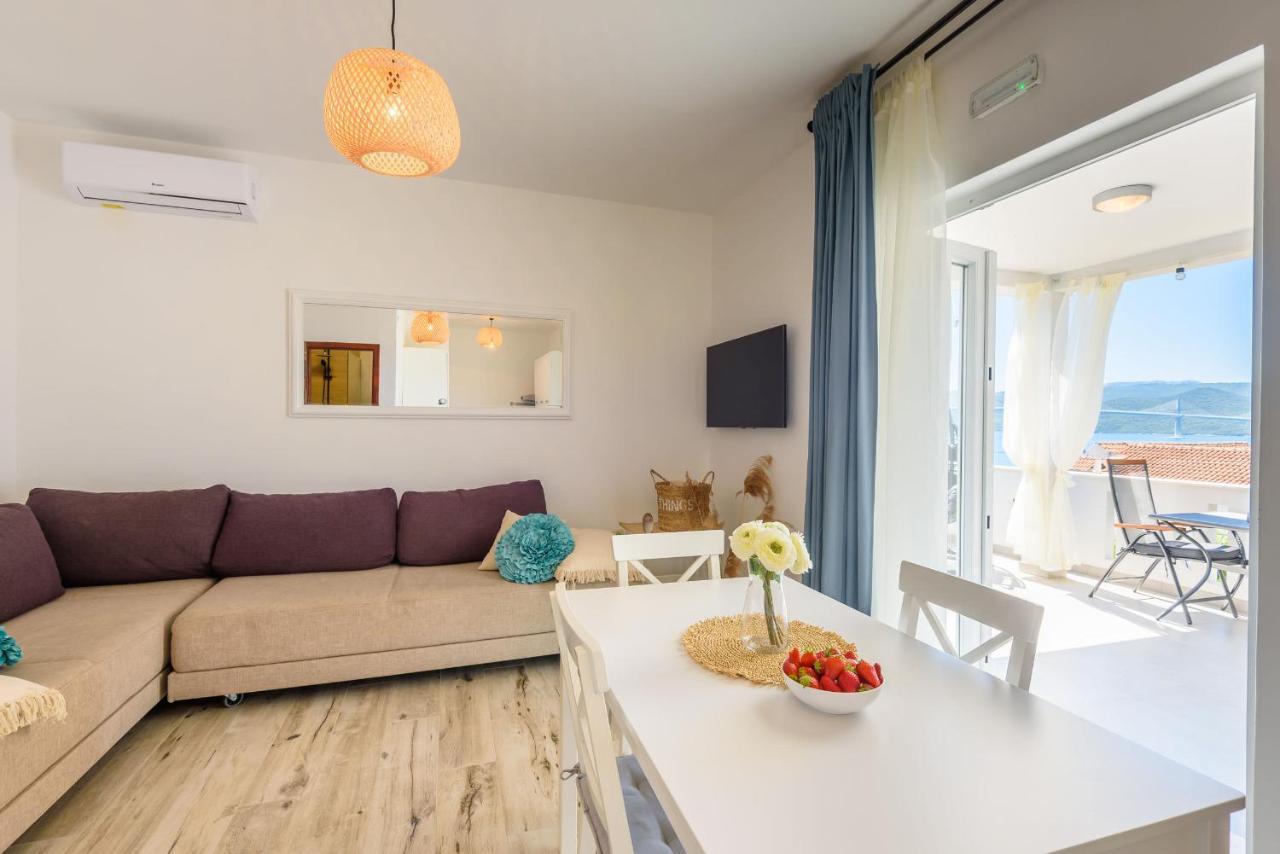 Apartments Morska Vila Komarna Dış mekan fotoğraf